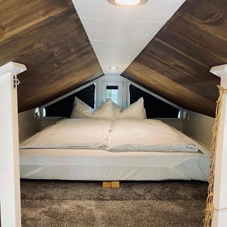 Tiny House Ems Im Pier9 Tiny House Hotel Hamm  Eksteriør billede